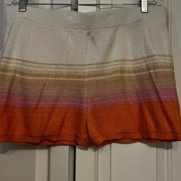 Comfortable Knit Short Set - Picture 5 of 7